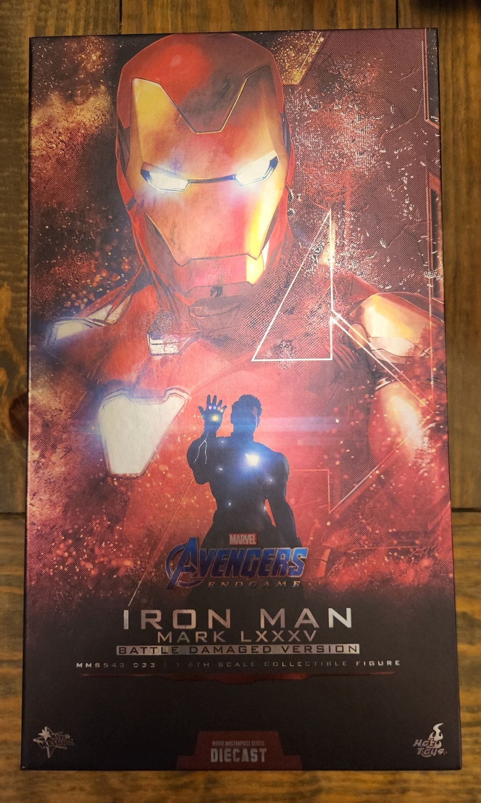 Hot Toys Avengers Endgame Iron Man Mark 85 Battle Damage Version