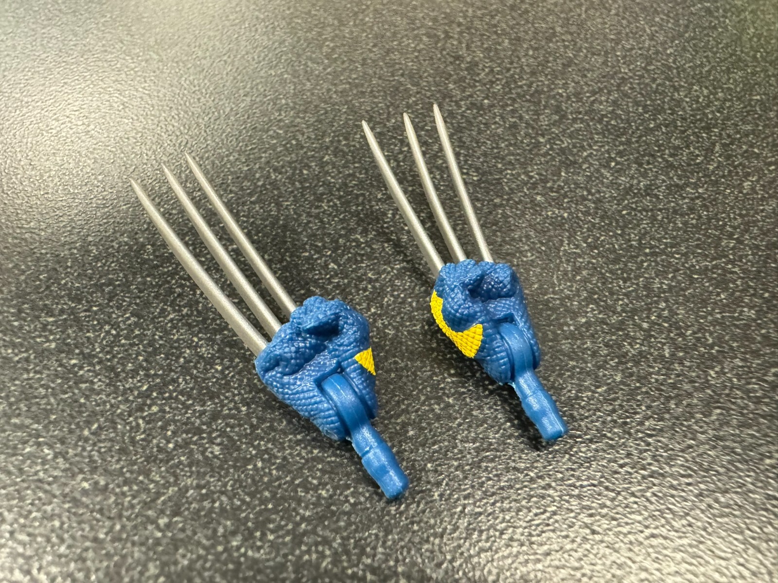 Hasbro Marvel Legends 6&Prime; Scale DEADPOOL 3 (WOLVERINE BLUE YELLOW CLAW HANDS)1/12