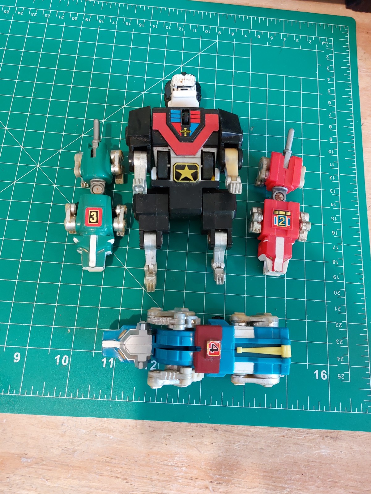 Vintage Voltron Lion Force LJN Combiner 7&Prime; Incomplete Black Red Green Blue Only