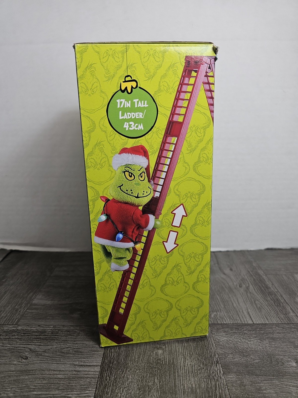 Grinch Tabletop Climber 17&Prime; Ladder Animated Climbing Christmas Lights Musical