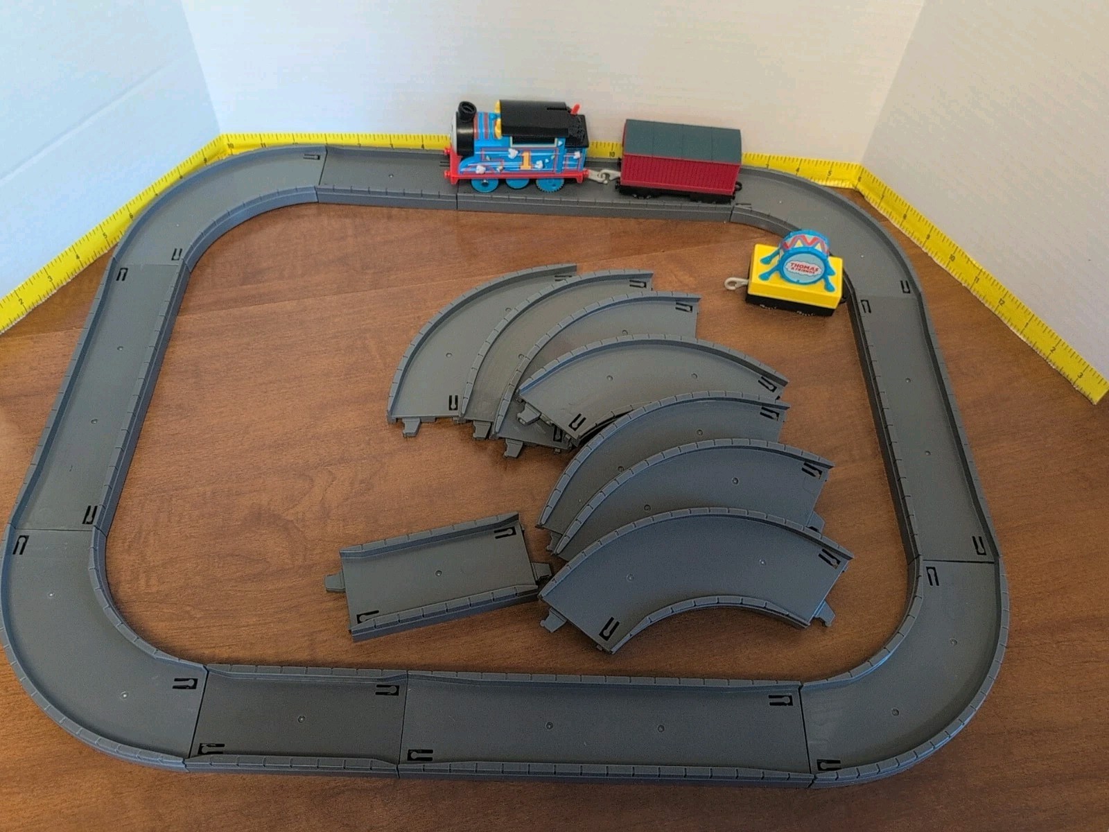 TOMY Gray Road Track Lot 1993 & 1 motorized Thomas train 2021