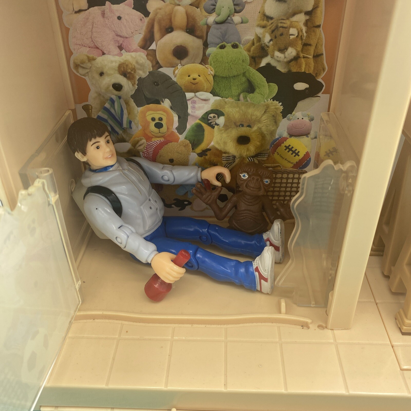 E.T The Extra Terrestrial Elliotts Room Playset 2001 Toys R Us Exclusive