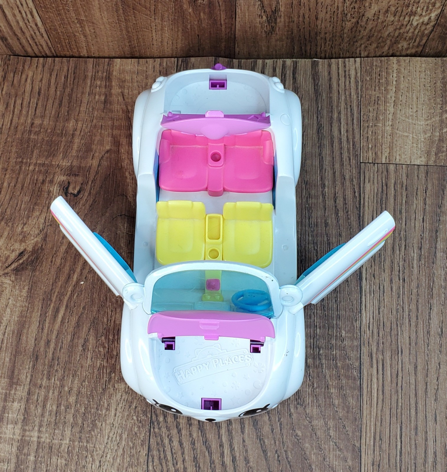Shopkins Happy Places Rainbow Beach Convertible Rainbow Car and Accessories