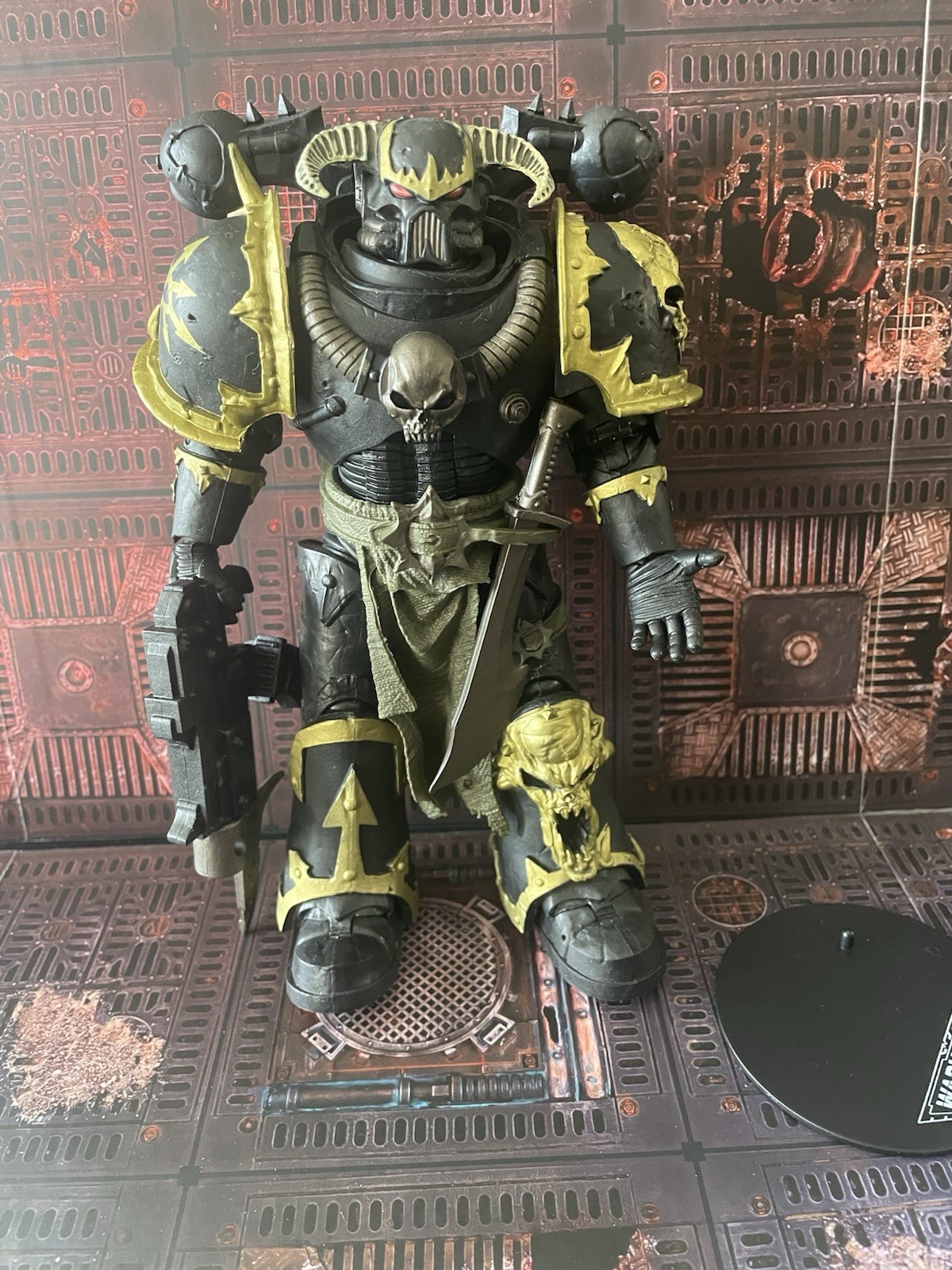 McFarlane Toys Warhammer 40,000 CHAOS SPACE MARINE 7&Prime; 40k Loose Action Figure