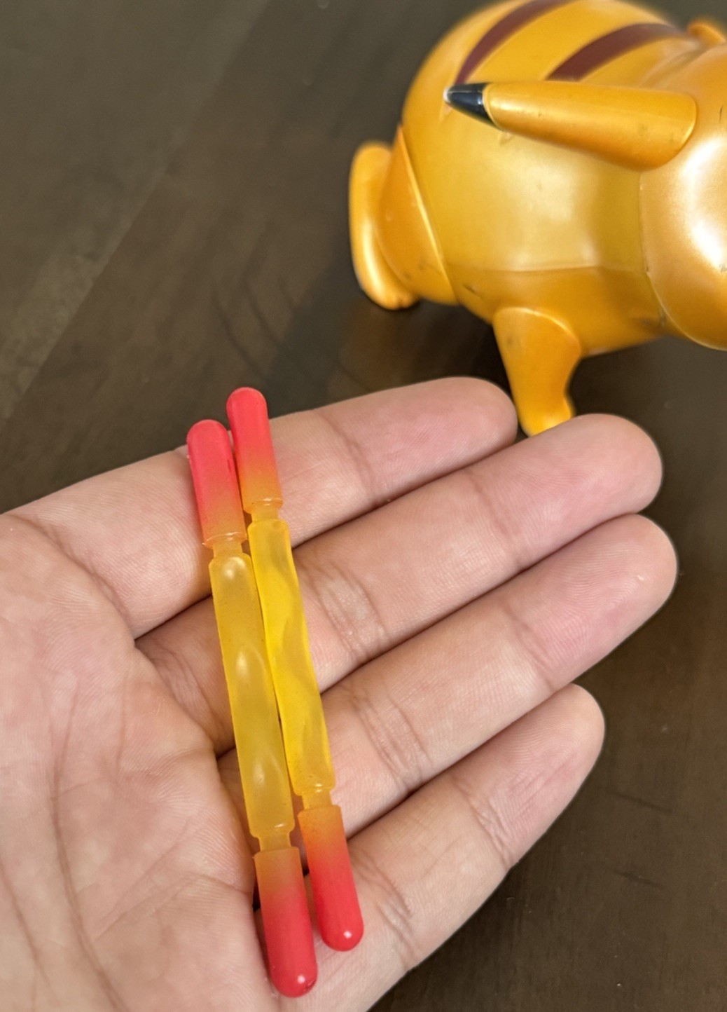 POKEMON SHINY MASTER QUEST PIKACHU FIGURE W/DUAL ATTACK BOLTS HASBRO *RARE* 2002