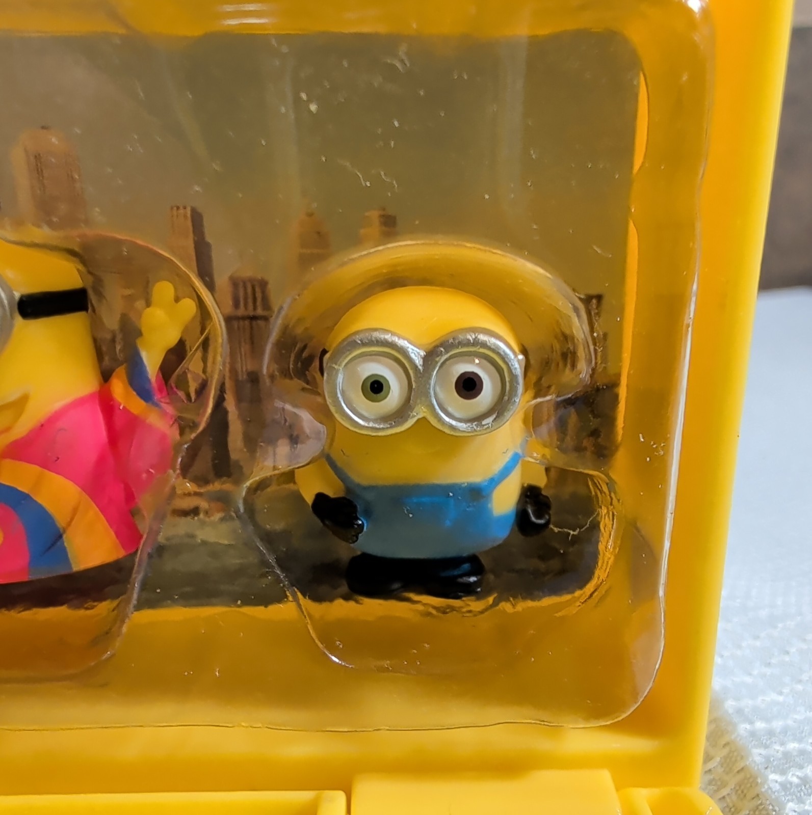 Thinkway Toys Universal Studios 3 Micro NYC Minions In 4&Prime; Yellow Container