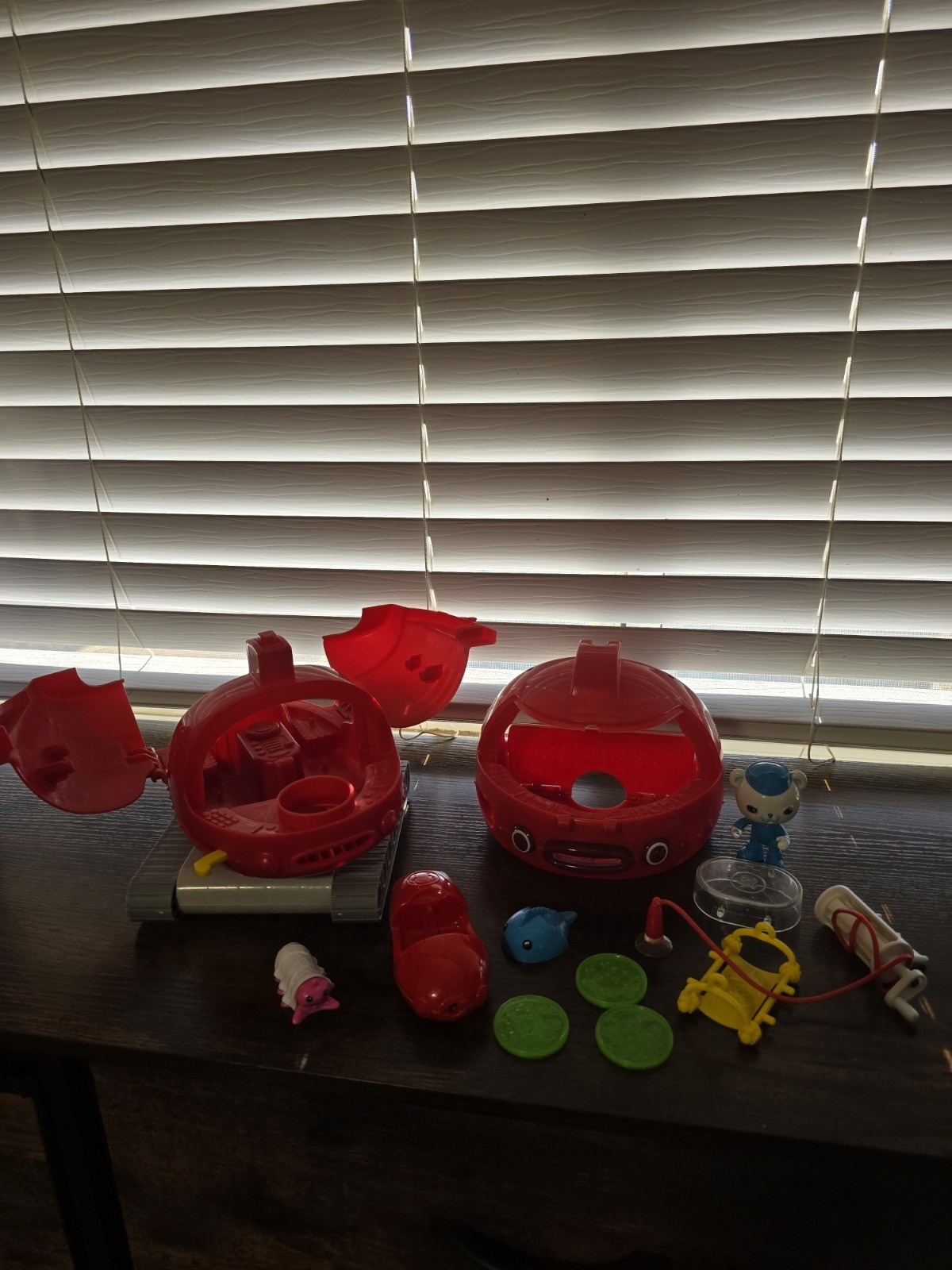 Octonauts Gup-X Rescue Vehicle w/ Captain Barnacles & Accessories Near Complete