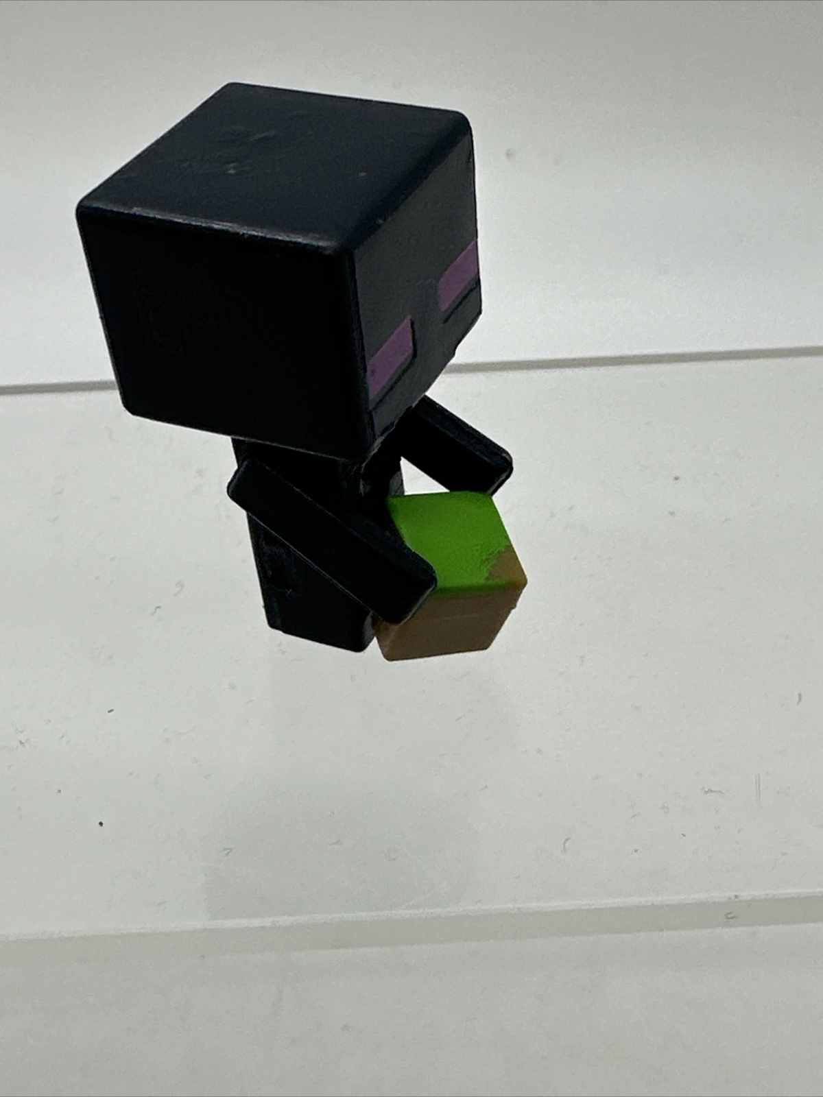 Minecraft Mini-Figures 1&Prime; Enderman Grass BlockSeries 3 Mini Mojang