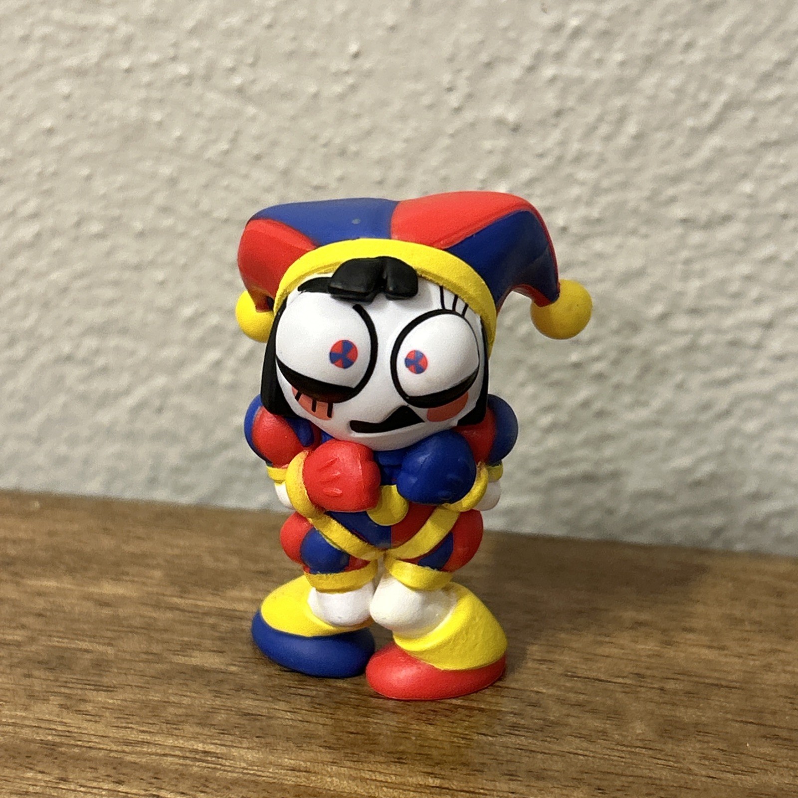 New Moose Toys The Amazing Digital Circus Official Pomni 2&Prime; Mini Vinyl Figure