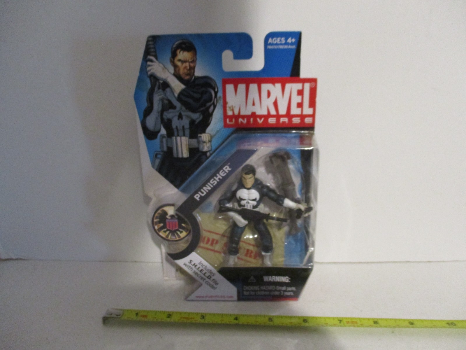 Hasbro Marvel Universe 004 Punisher Figure w/Shield File 2008 MOC
