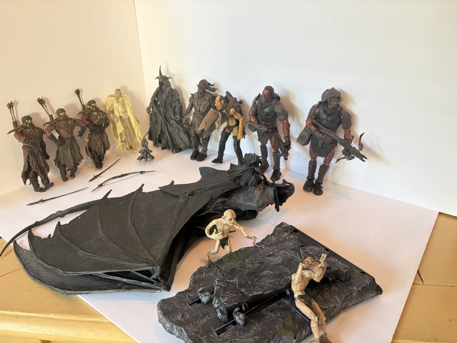 Toy Biz Lord of the Rings Action Figure Lot Gollum Witch King Nazgul Fell Beast