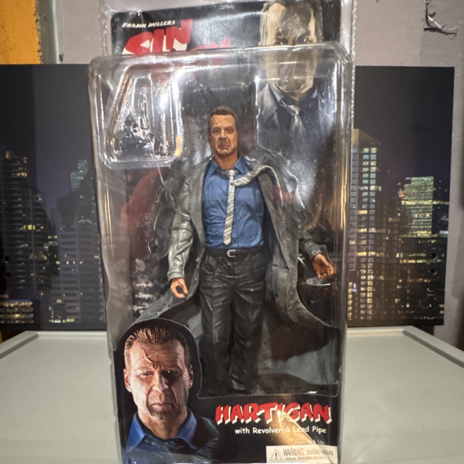 NECA Sin City Hartigan Series 1 Boxed Action Figure Revolver Lead Pipe