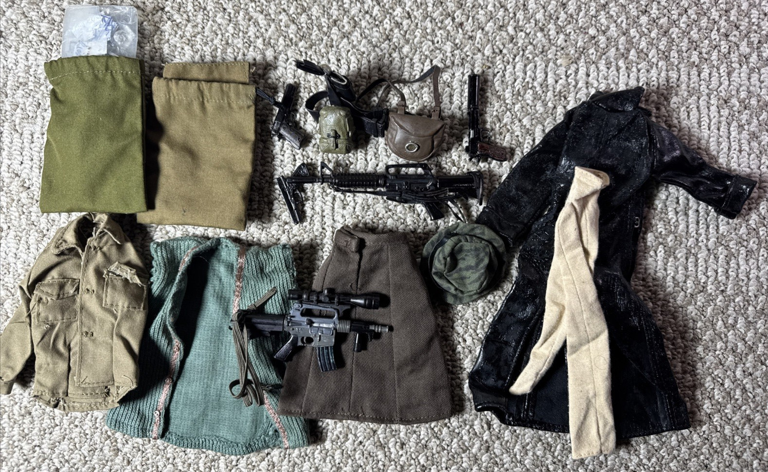 12&Prime; ACTION FIGURE ACCESSORIES – 1/6 – WEAPONS, CLOTHES, AND ACCESSORIES LOT