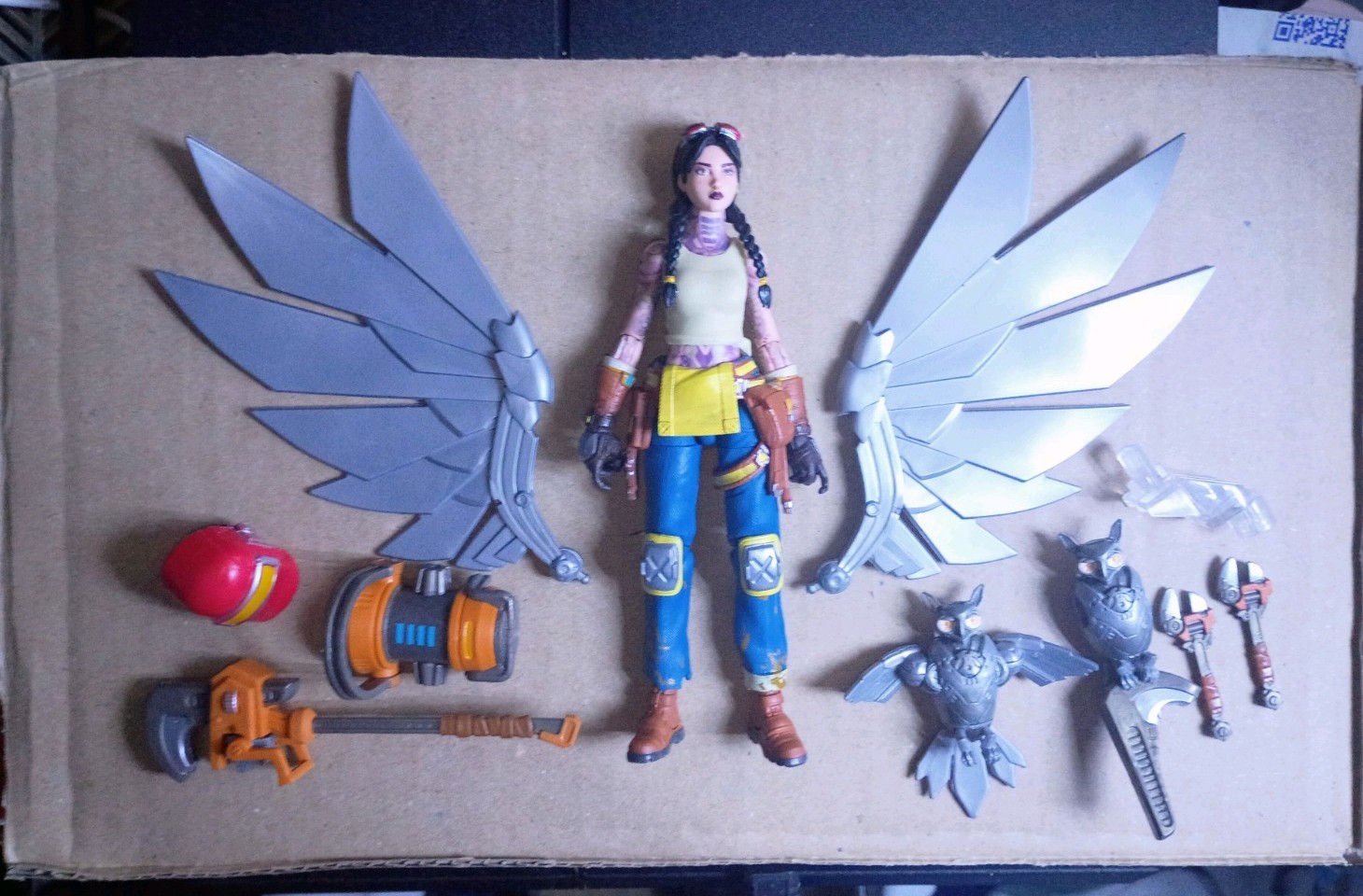 Hasbro FORTNITE Victory Royale Jules & OHM Deluxe Collectible Action Figure