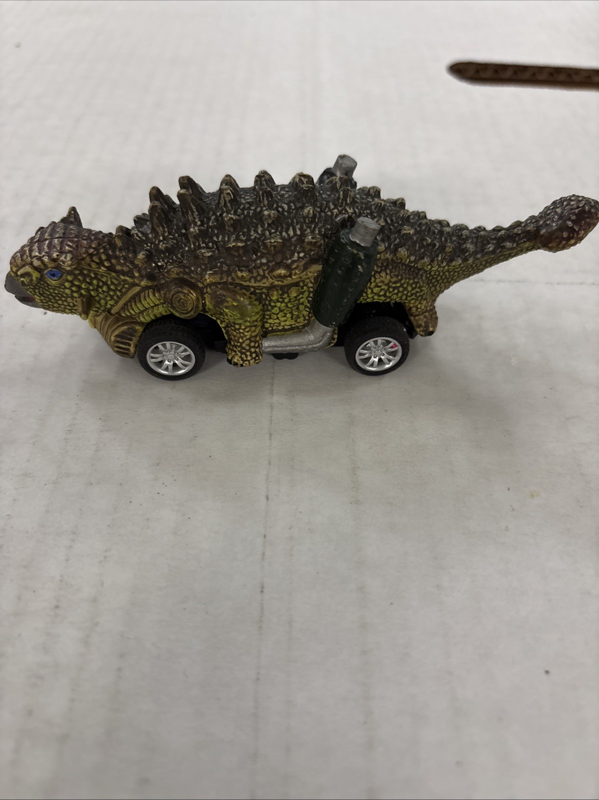 Shanrya Jurassic Cars Ankyosaurus Dinosaur Toy 5&Prime; Plus 3 Big Wheels Cars