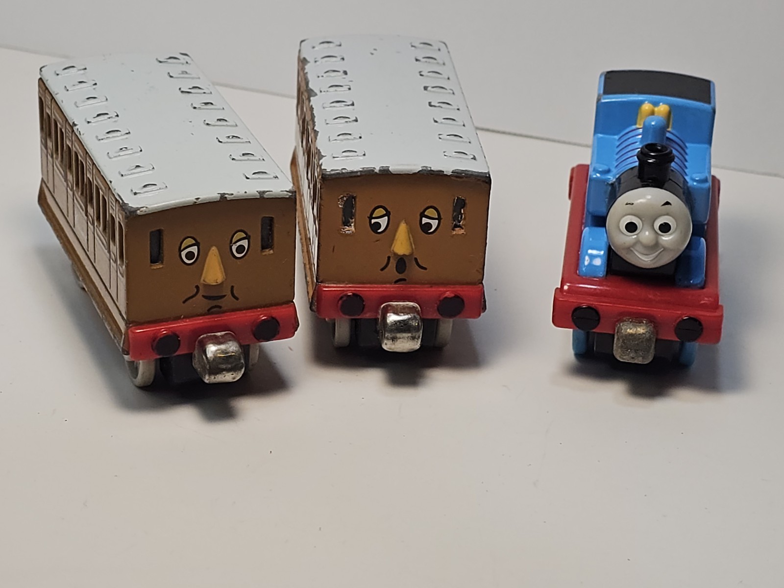 Thomas Take N Play Along Annie Clarabel Coaches Train 2002 Lot Magnetic Diecast