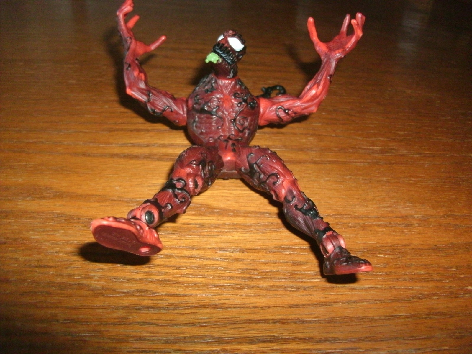 Marvel Spiderman Carnage Web Flyers Snack Attack Action Figure w/ hook 4.75 in.