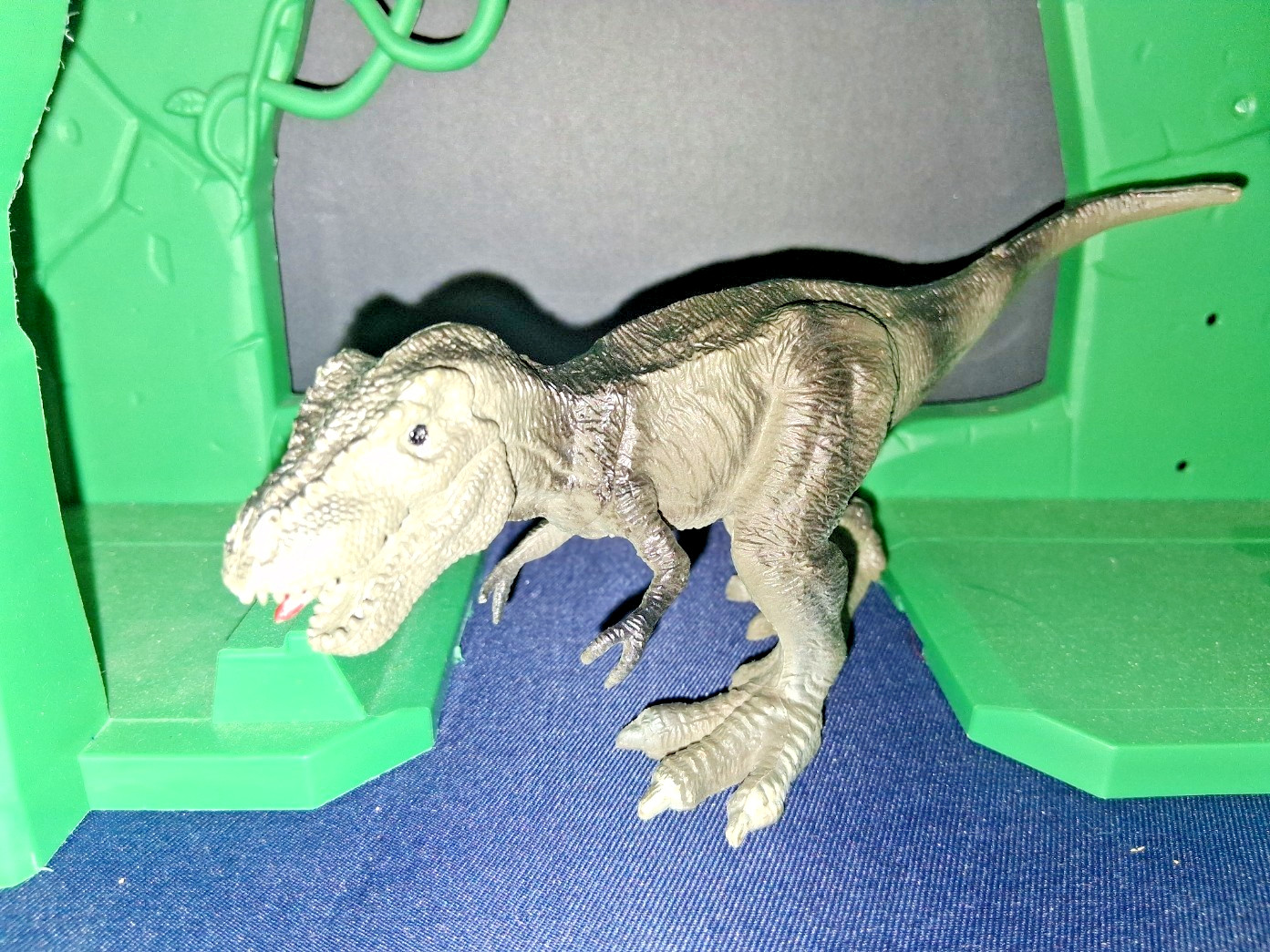 Land Before Time Dinosaur Rescue Station & Dino Truck LIGHTS & SOUNDS WORK!