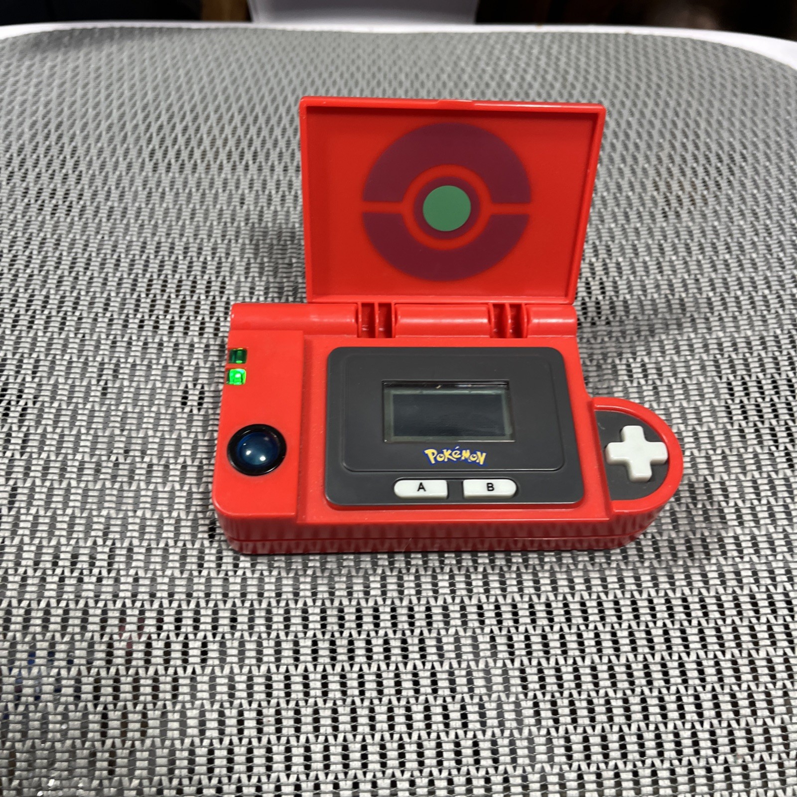 2007 Nintendo Jakks Pacific Pokemon Pokedex Handheld Game No Sound Works