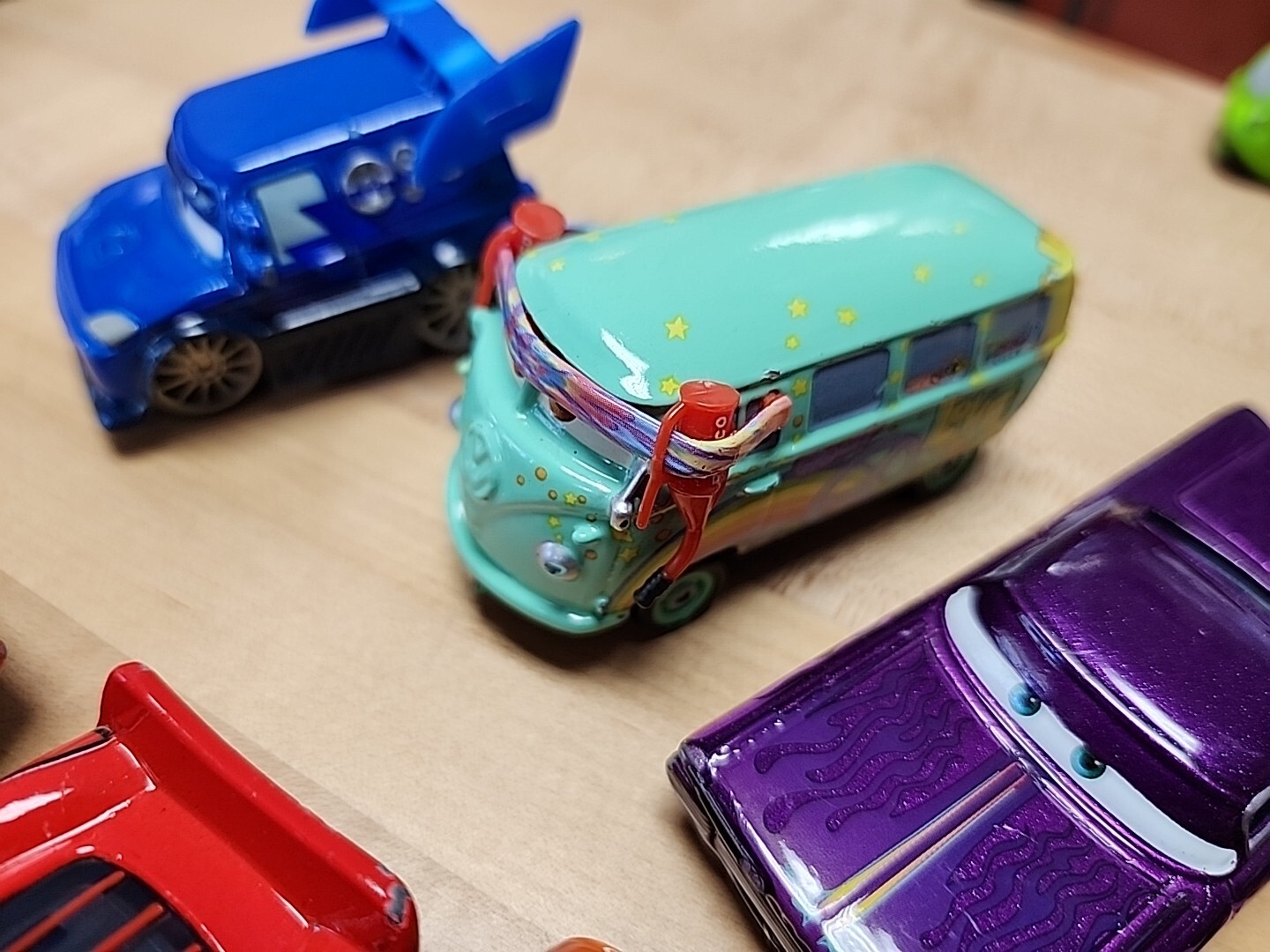 Disney Pixar CARS Mixed Lot of 8 Different Sizes & Materials Mini Racers