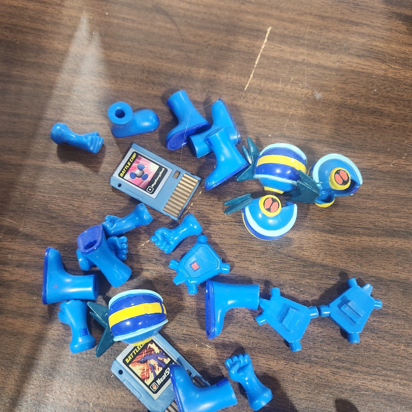 2000s Mattel Mega Man Action Figure Accessory, Parts And Battle Chip Lot A17