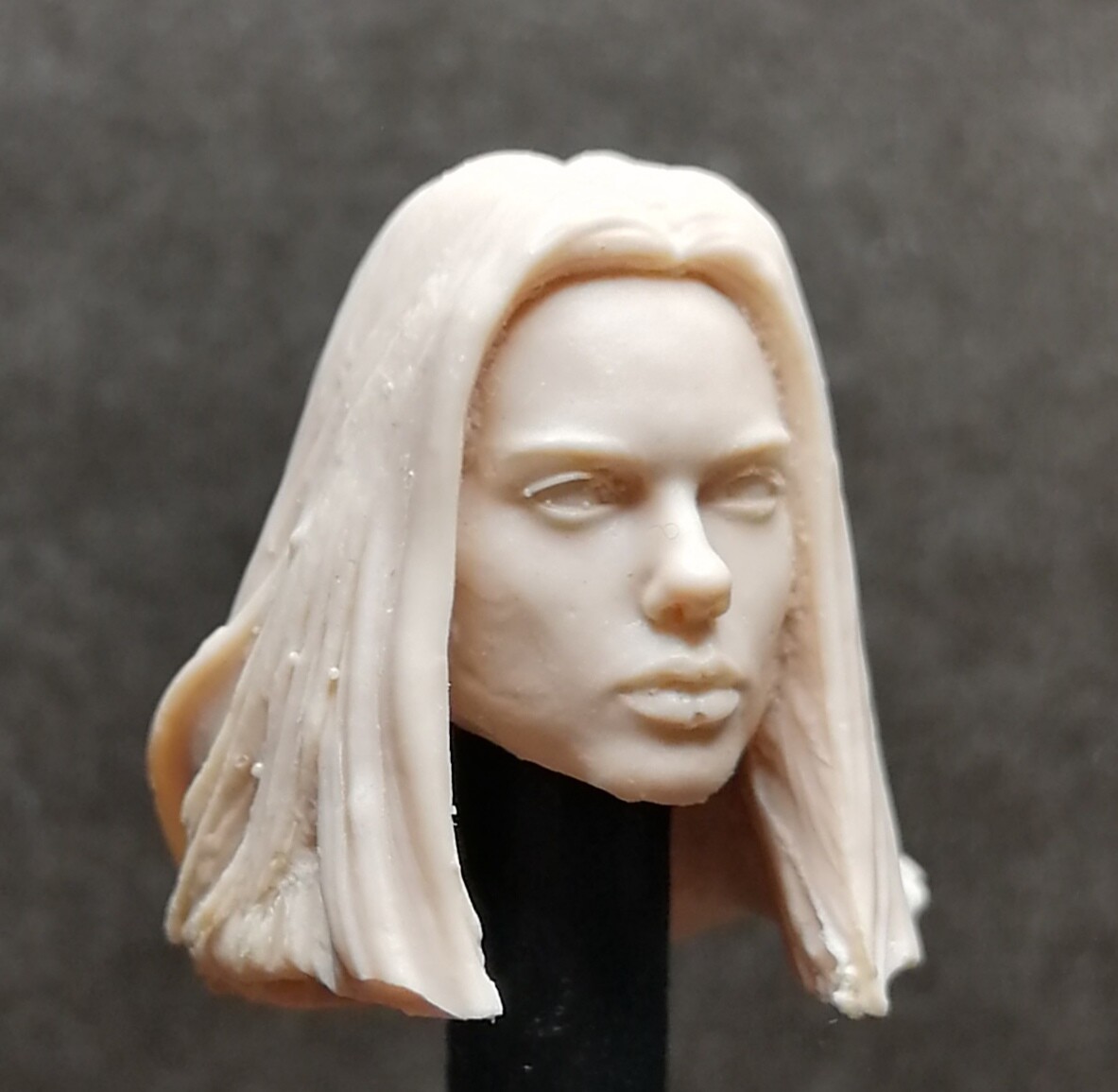 064 NATASHA LONG STRAIGHT HAIR SCARJO BLACK WIDOW – Custom resin headcast