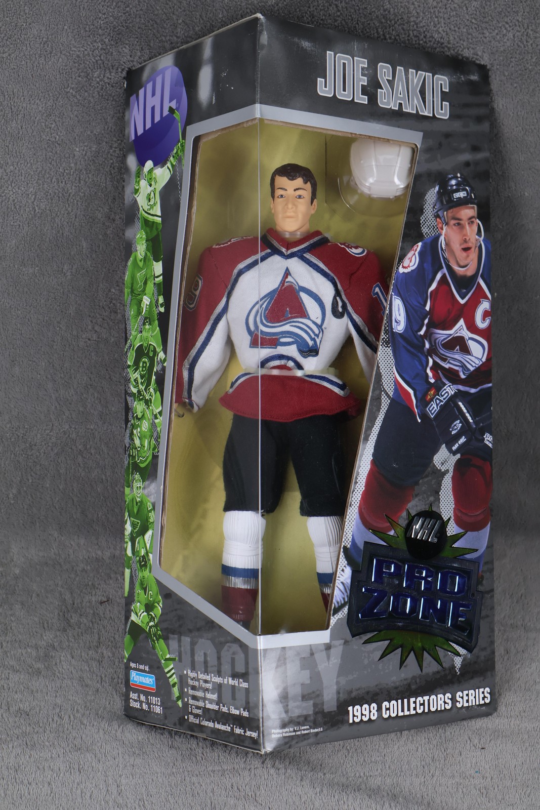 Playmates Joe Sakic Action Figure 1:6 Scale Red NHL Pro Zone 1998 Collectors