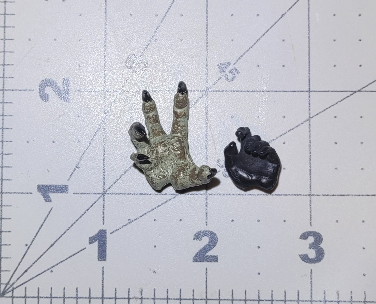 McFarlane DC Claw Holding Trigger Hands Animal Man 7&Prime; Scale Custom Fodder Parts