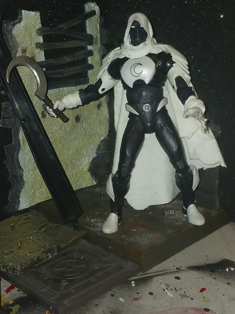 Marvel Legends CUSTOM MOON KNIGHT .. Mcfarlane scale
