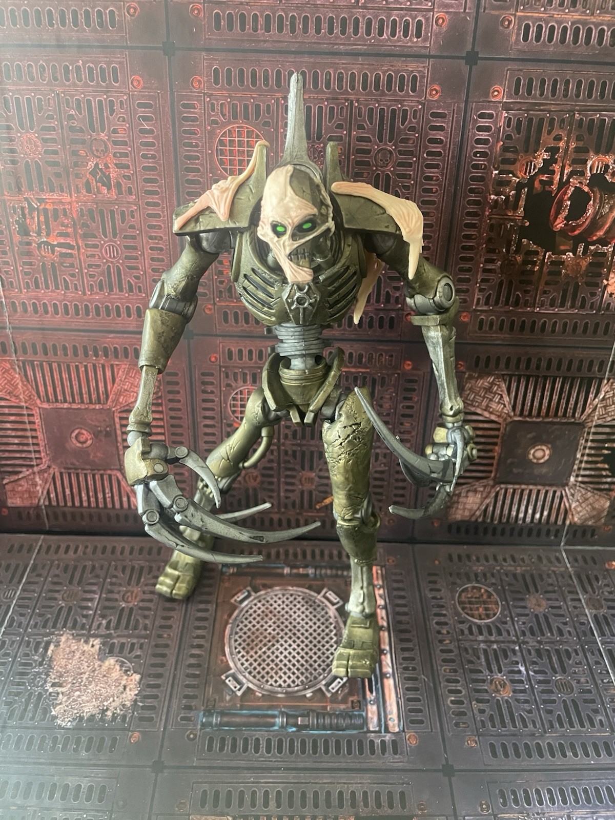 McFarlane NEW Warhammer 40K Necron Flayed One Action Figure