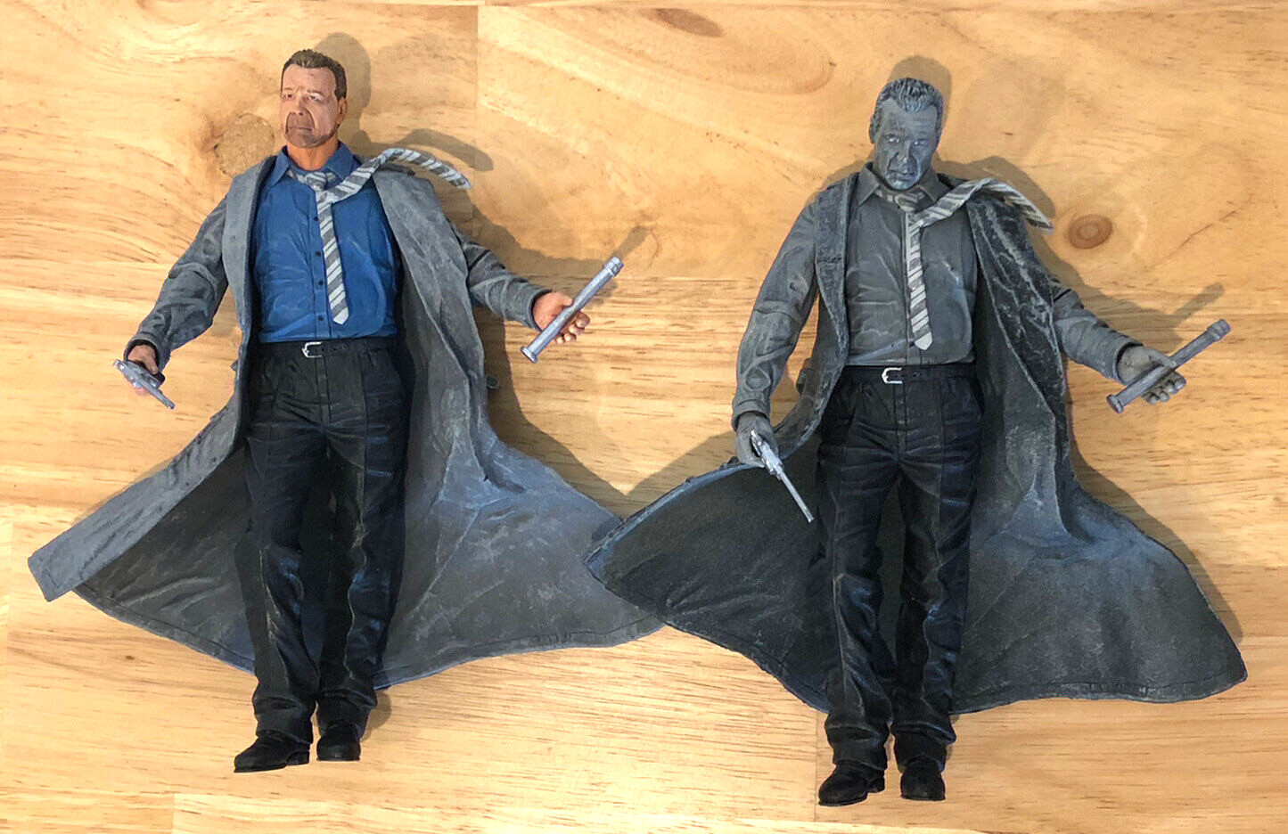 NECA SIN CITY 2005 HARTIGAN BRUCE WILLIS LOT OF 2 VARIANT ACTION FIGURES WEAPONS