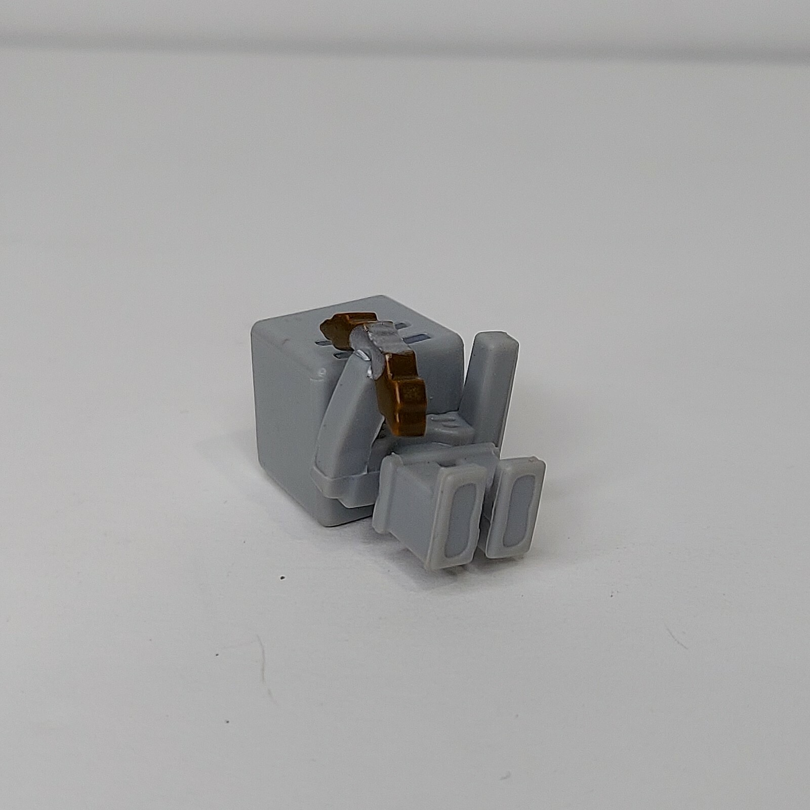 Minecraft Mini-Figures Grass Series 1&Prime; Skeleton with Bow Figure Mojang