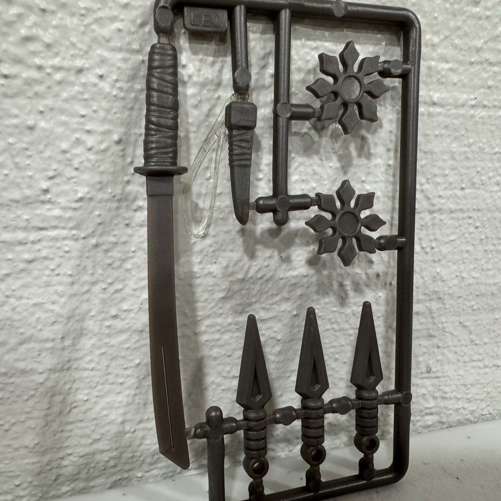 TMNT Leonardo Weapons Rack Gray Sprue Katana Kunai Shuriken Playmates Toys NEW