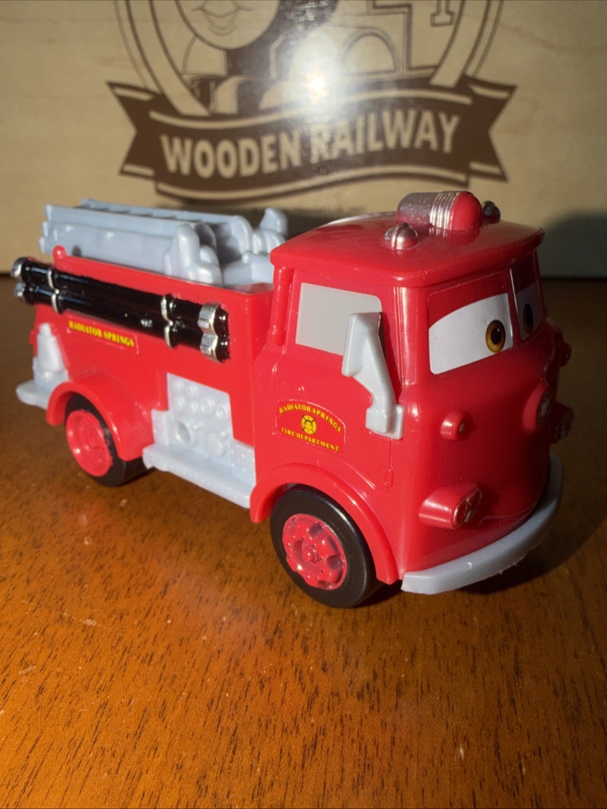 RED ! DISNEY CARS PIXAR Plastic Set Exclusive RED’S FIRE STATION ! ON THE ROAD