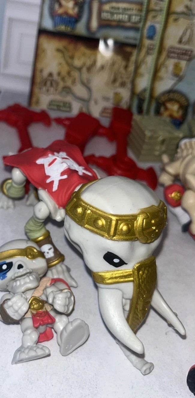 Treasure X Figures Accessories Weapons Tools Animals Dynasty King Flare Lot