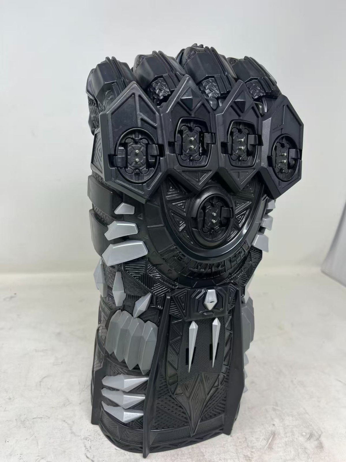 Marvel Infinity Gauntlet Light-Up Sound FX Articulated Cosplay Glove Black AS-IS