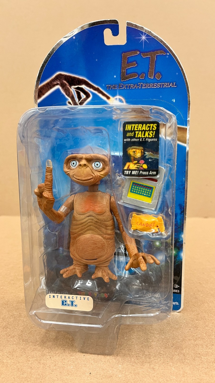 NIB Vintage – Toys R Us Exclusive E.T. The Extra Terrestrial Figure 2001