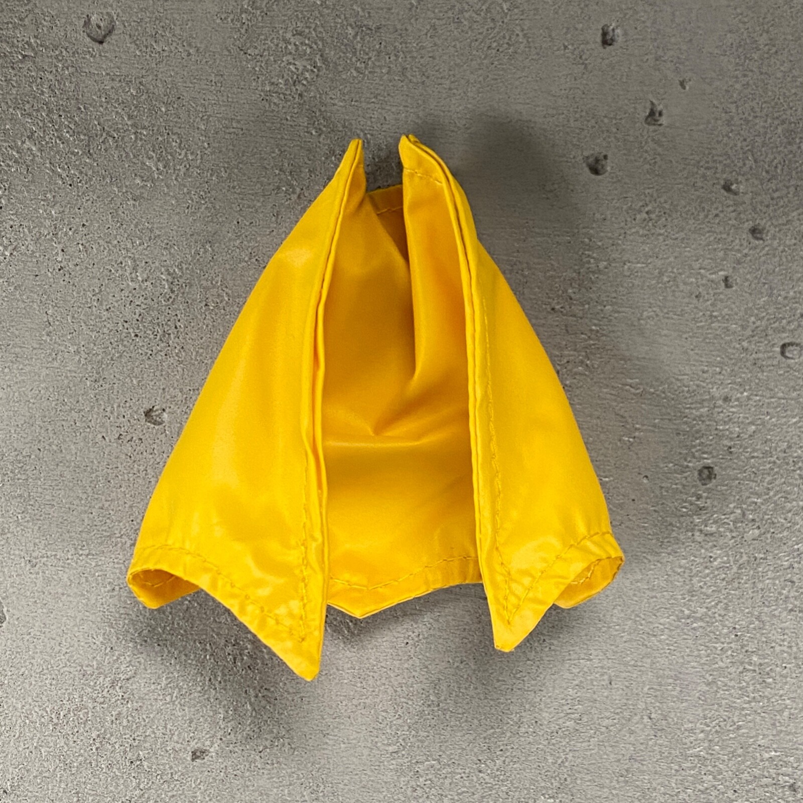SU-MF-C-BGR: 1/12 wired short yellow cape for McFarlane Batgirl DC Knight Figure