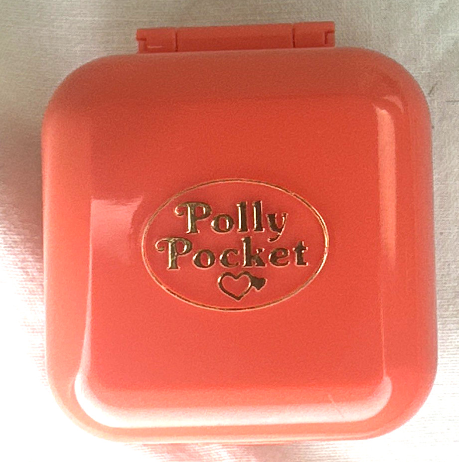 Polly Pocket &rsquo;91 Compact Bluebird Cube Beach Scene Dock Boat Ring Shark Included