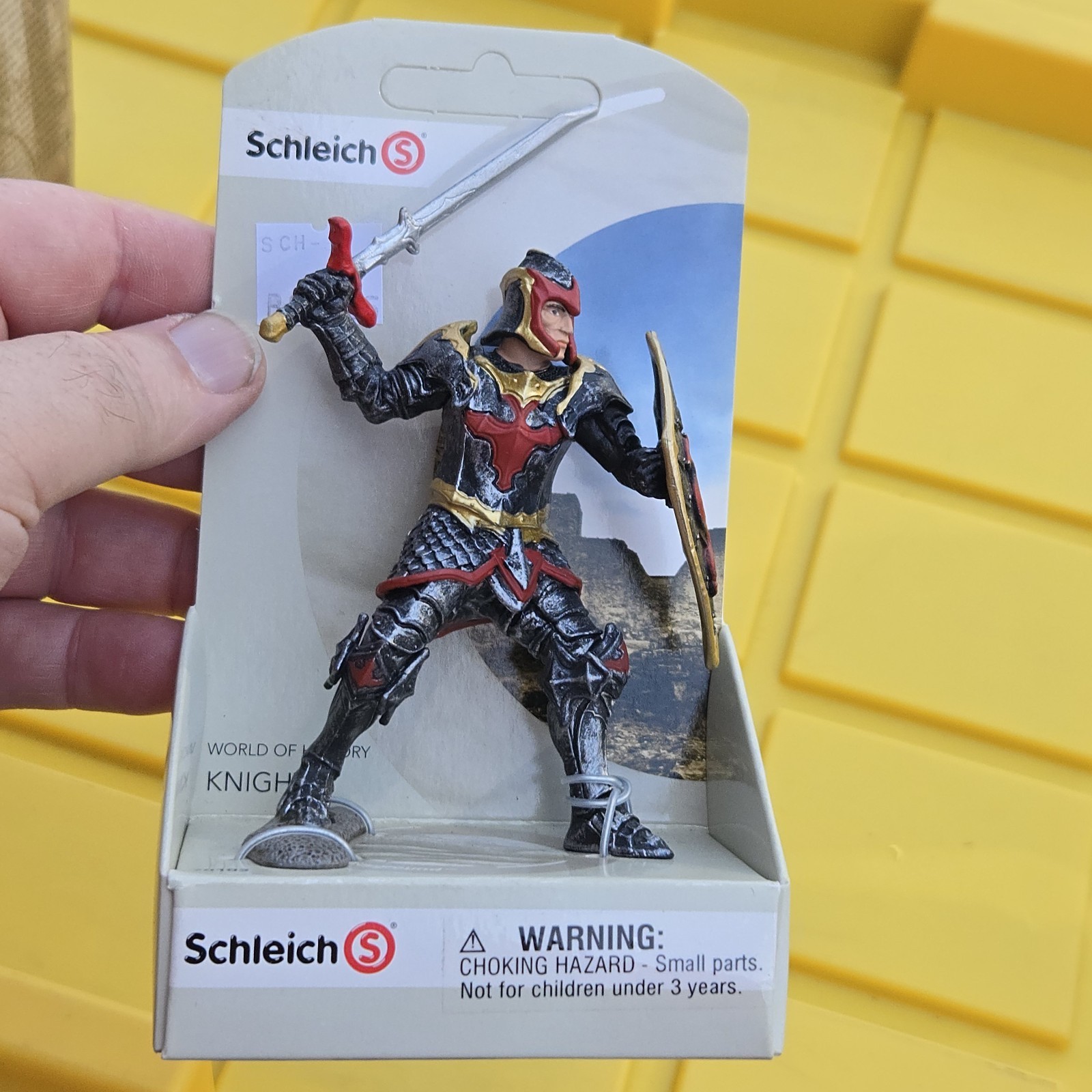 Schleich Red Griffin Knight Sword Shield Dragon Slayer 70103 Still in box