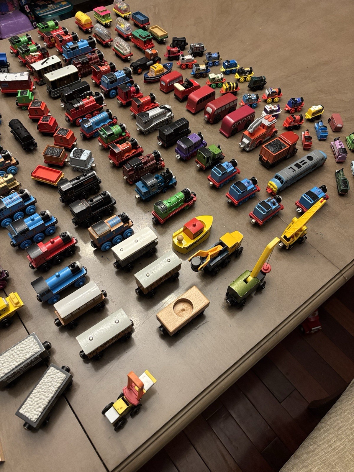 HUGE LOT – 200 pieces THOMAS AND FRIENDS TRAINS Wood Die Cast Plastic toys