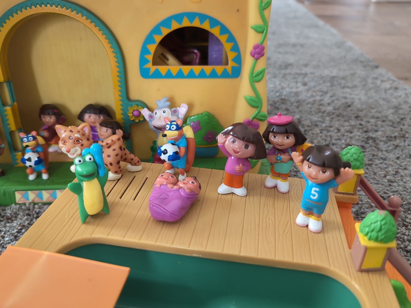 Dora the Explorer Talking House, Pool, Greenhouse, Figures & Accessories WORKS