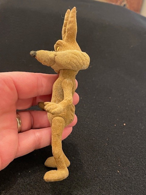 6&Prime; Wile E Coyote 1968 Flocked Poseable Action Figure (Perfect condition)