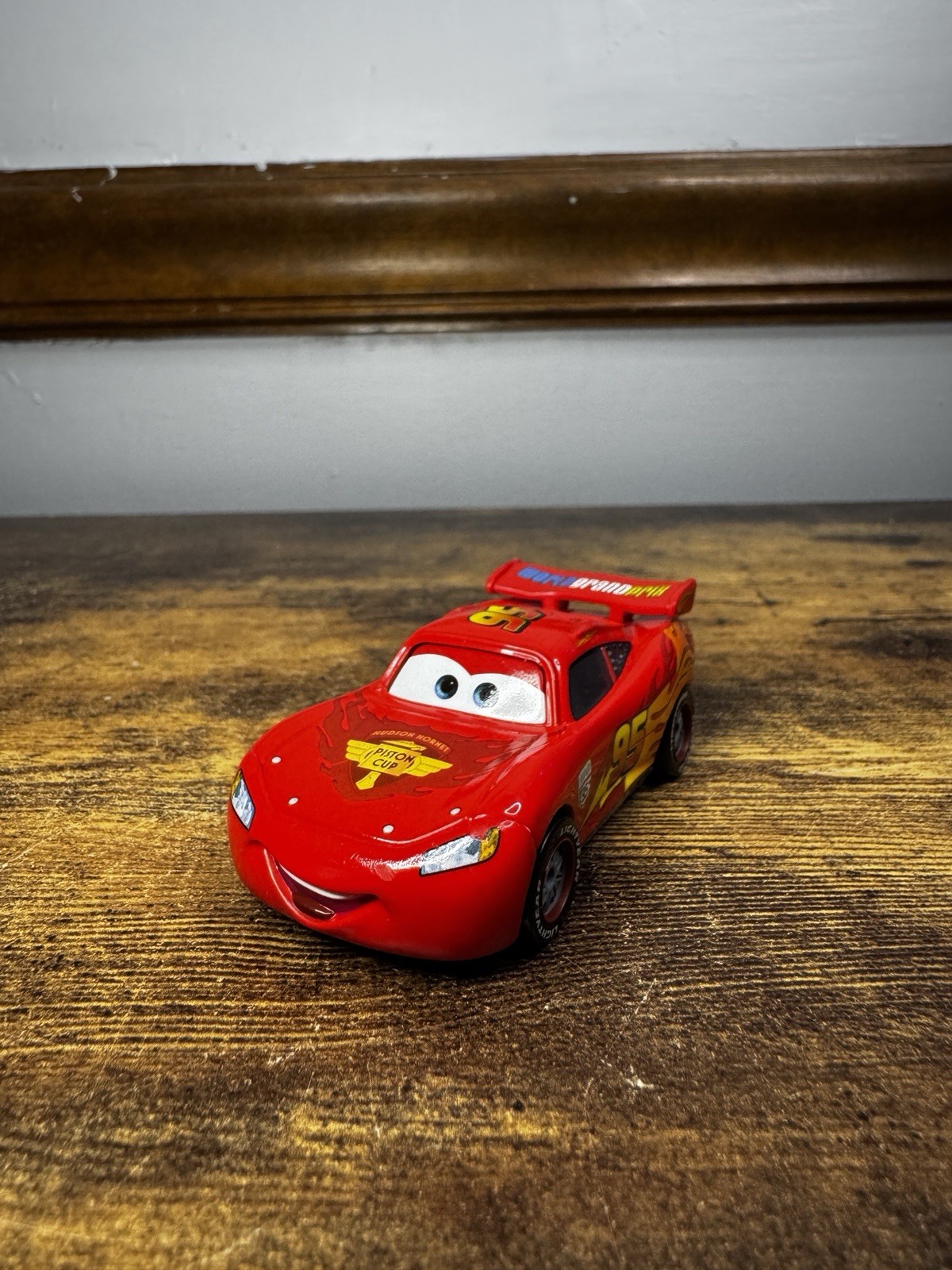 DISNEY PIXAR CARS 2 WGP LIGHTNING MCQUEEN WORLD GRAND PRIX DIE-CAST RACER MATTEL