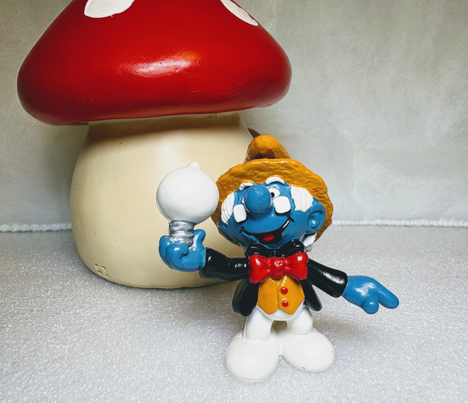 2.0504-05_Edison Smurf Historical Vintage Schleich Smurfs Figure Schtroumpf