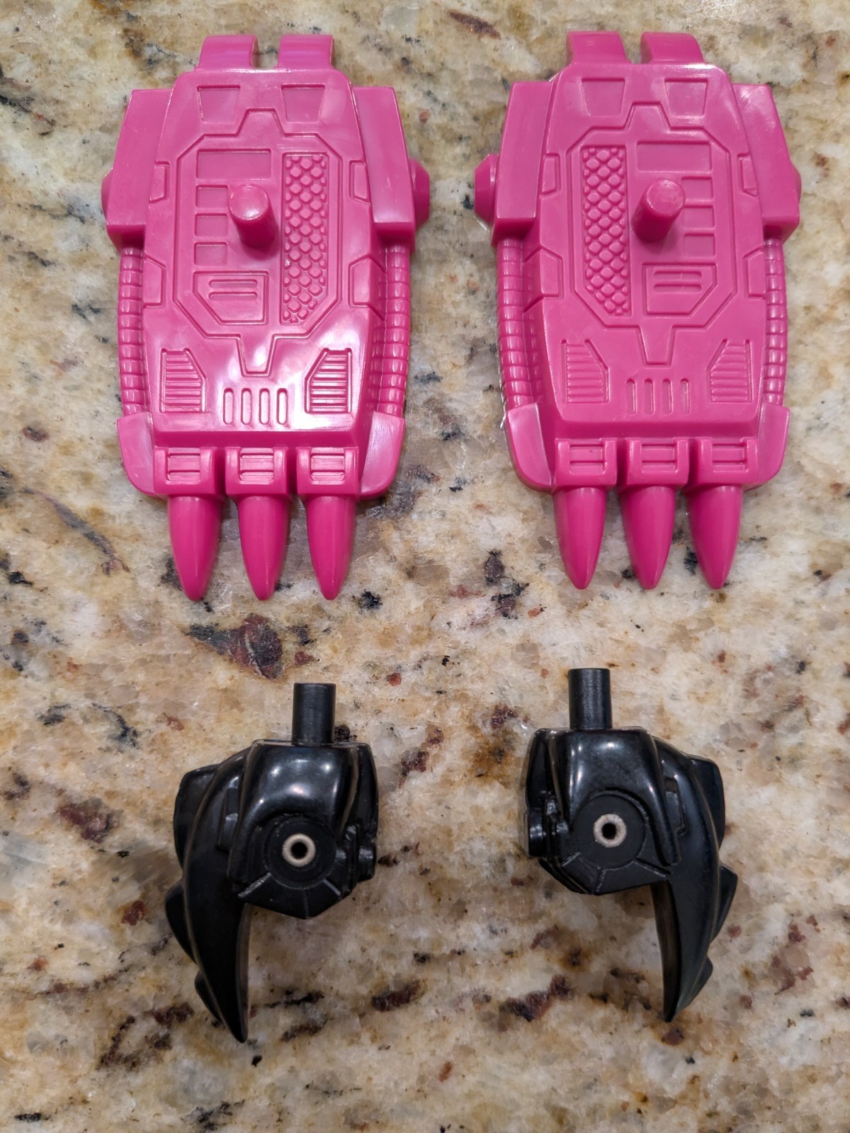 Transformers Hasbro G1 1988 Seacon Piranacon Pair of Feet & Claws Parts