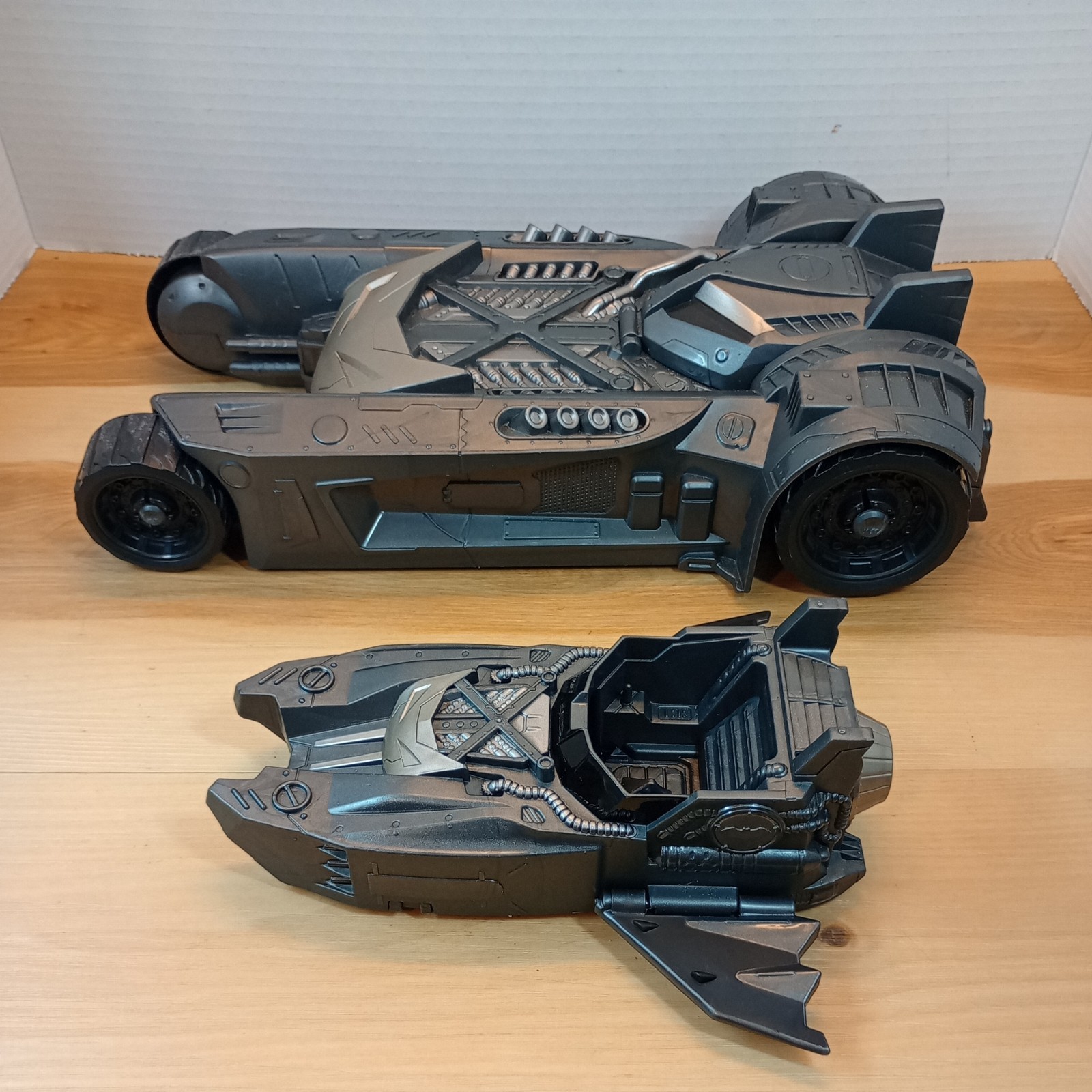 Batman Batmobile Bat Boat DC comics 2-in-1 Vehicle 22&Prime; x7&Prime; Gray 91125AFS