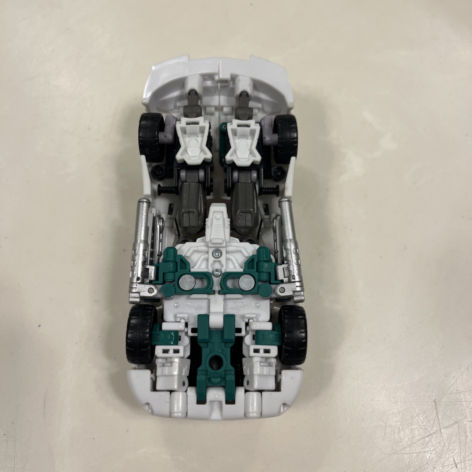 Transformers Generations Wheeljack Deluxe Class Autobot 2010