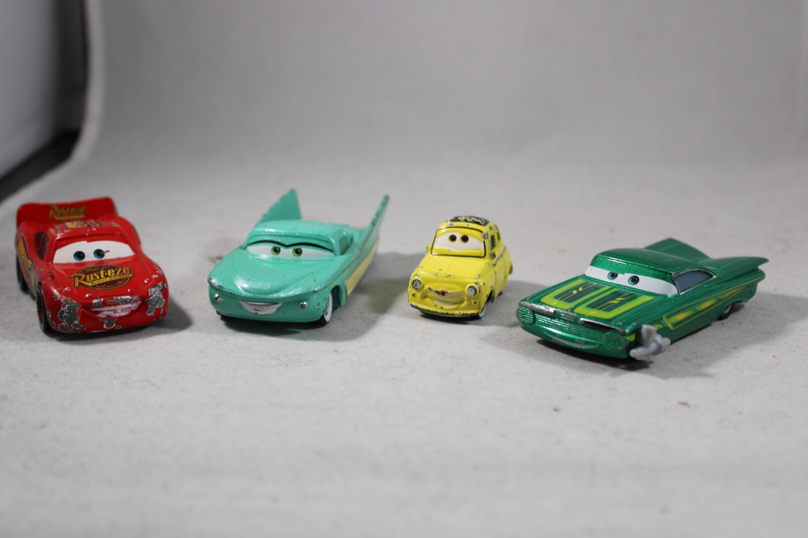 Disney Pixar Cars Green Ramone With Paint Spray Gun Radiator Springs Cleanup Lot