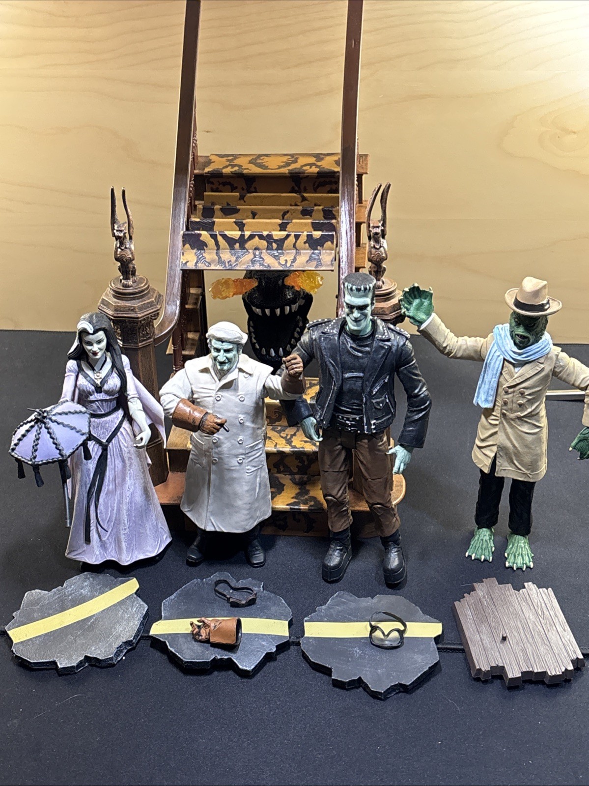 Diamond Select The Munsters Diorama Stairs BAF Uncle Gilbert Build A Figure SPOT